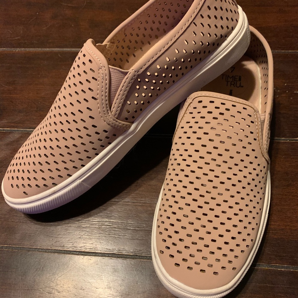 Time & Tru Summer Slip-Ons 7 Womens